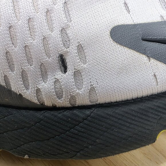 Mens Size 9 -Nike Air Max 270 Platinum Tint Volt White Grey  - CJ0550-001 RARE - Picture 8 of 14